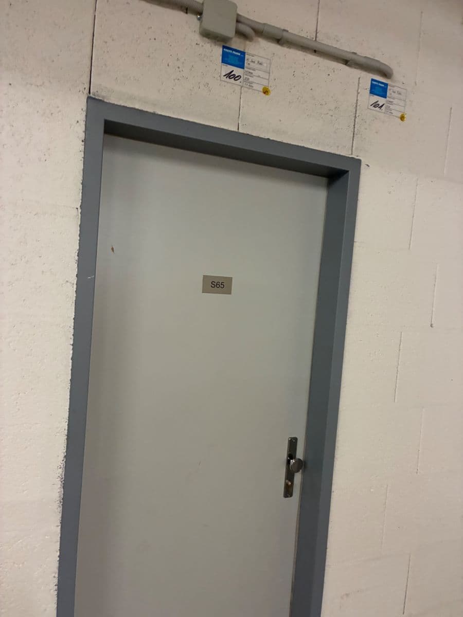 Pronájem garáže 12 m², Krnkova, Praha, Praha Pronájem garáže 12 m², Krnkova, Praha, Praha