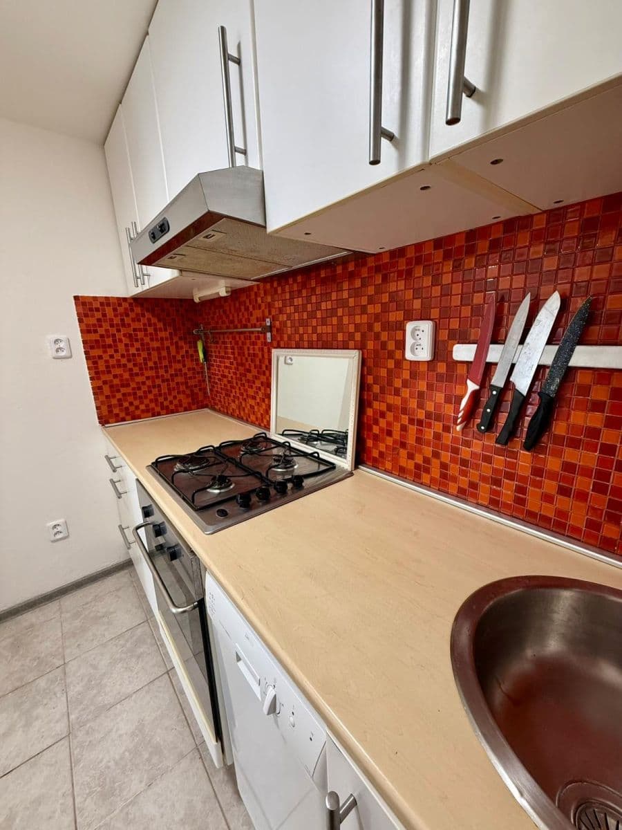 Pronájem bytu 2+1 55 m², Dostihová, Praha, Praha Pronájem bytu 2+1 55 m², Dostihová, Praha, Praha