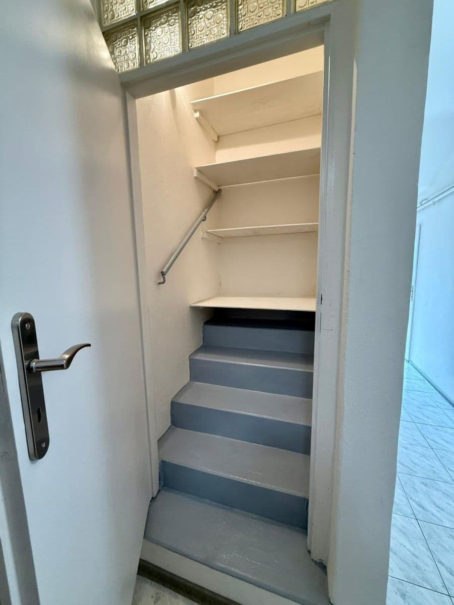 Pronájem bytu 2+1 55 m², Dostihová, Praha, Praha Pronájem bytu 2+1 55 m², Dostihová, Praha, Praha