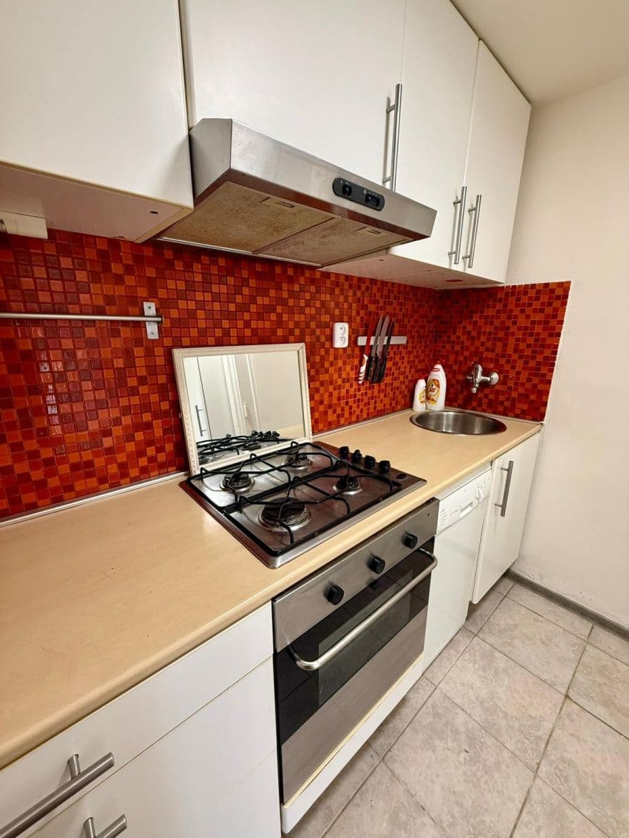 Pronájem bytu 2+1 55 m², Dostihová, Praha, Praha Pronájem bytu 2+1 55 m², Dostihová, Praha, Praha