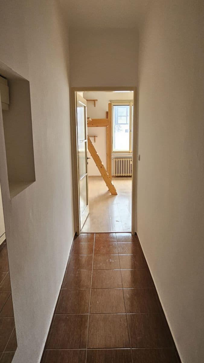 Pronájem bytu 1+kk 20 m², Podplukovníka Sochora, Praha, Praha Pronájem bytu 1+kk 20 m², Podplukovníka Sochora, Praha, Praha