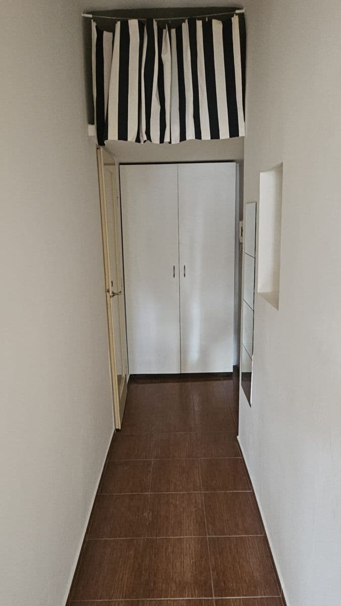 Pronájem bytu 1+kk 20 m², Podplukovníka Sochora, Praha, Praha Pronájem bytu 1+kk 20 m², Podplukovníka Sochora, Praha, Praha