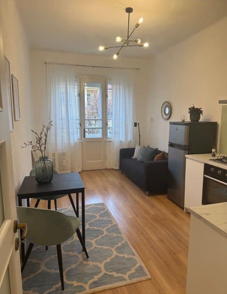 Pronájem bytu 2+kk 44 m², náměstí Dr. Václava Holého, Praha, Praha Pronájem bytu 2+kk 44 m², náměstí Dr. Václava Holého, Praha, Praha