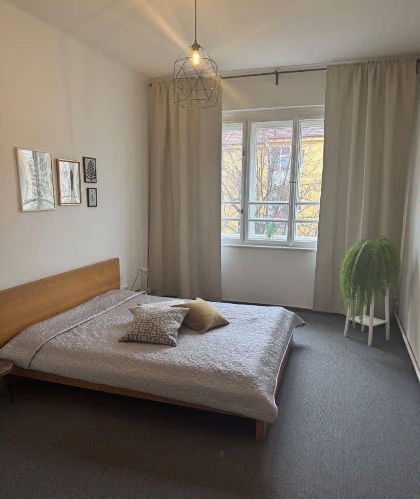 Pronájem bytu 2+kk 44 m², náměstí Dr. Václava Holého, Praha, Praha Pronájem bytu 2+kk 44 m², náměstí Dr. Václava Holého, Praha, Praha