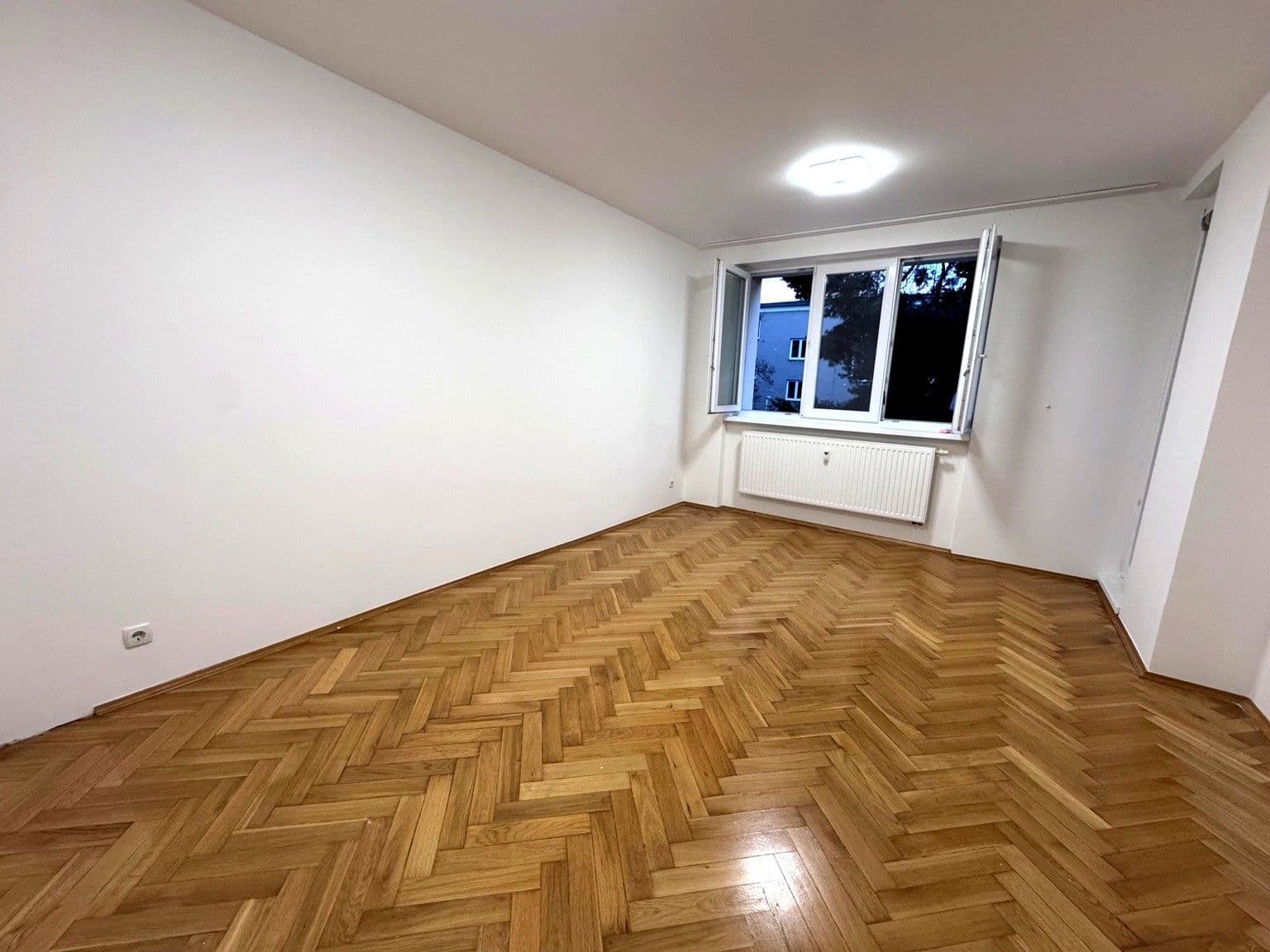Pronájem bytu 2+1 62 m², Vašíčkova, Kladno, Středočeský kraj Pronájem bytu 2+1 62 m², Vašíčkova, Kladno, Středočeský kraj