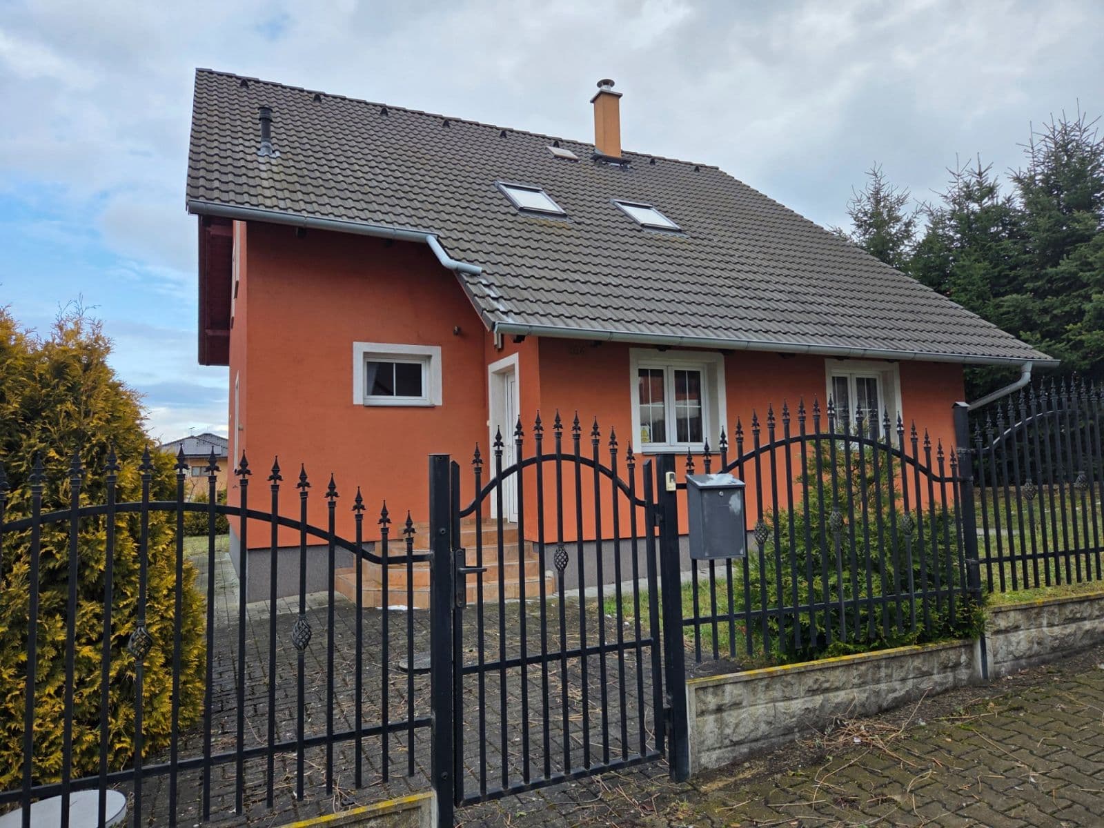 Prodej domu 250 m², pozemek 912 m², Na Libovínek, Bašť, Středočeský kraj Prodej domu 250 m², pozemek 912 m², Na Libovínek, Bašť, Středočeský kraj