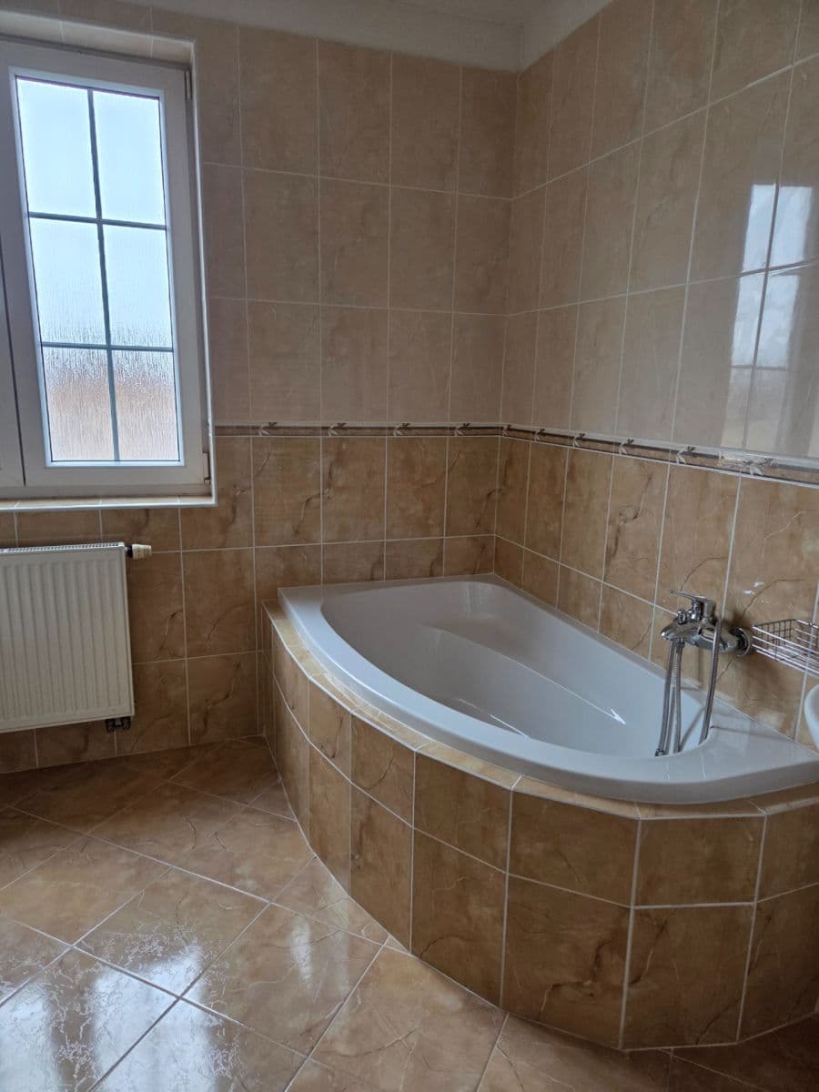 Prodej domu 250 m², pozemek 912 m², Na Libovínek, Bašť, Středočeský kraj Prodej domu 250 m², pozemek 912 m², Na Libovínek, Bašť, Středočeský kraj