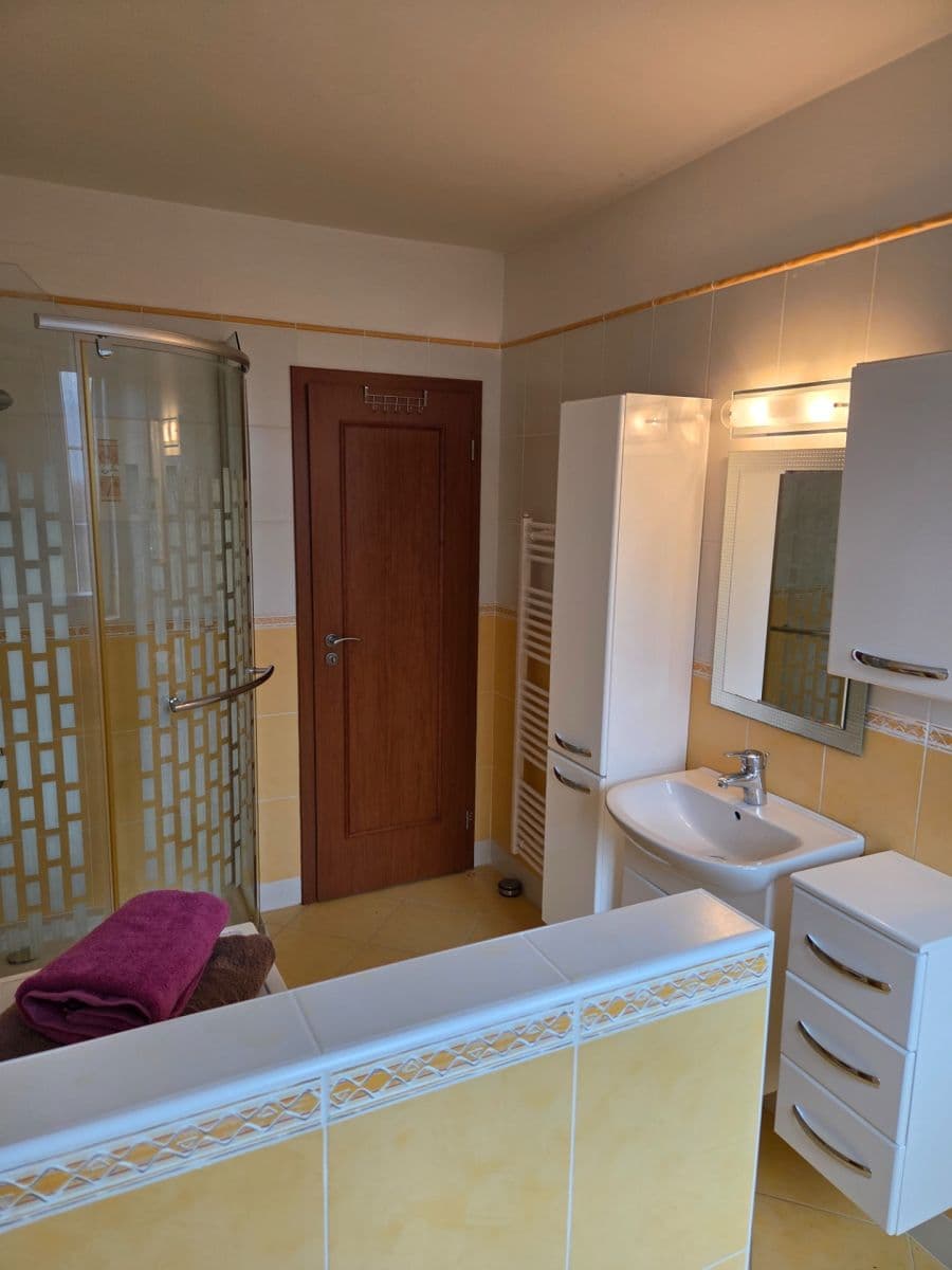 Prodej domu 250 m², pozemek 912 m², Na Libovínek, Bašť, Středočeský kraj Prodej domu 250 m², pozemek 912 m², Na Libovínek, Bašť, Středočeský kraj