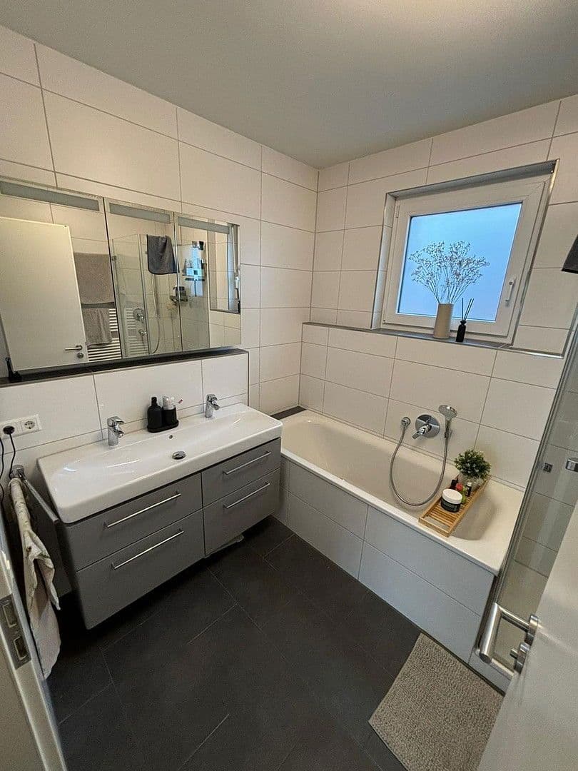 Pronájem bytu 3+1 79 m², Albert-Bezner-Strasse 4, Gemmrigheim, Bádensko-Württembersko Pronájem bytu 3+1 79 m², Albert-Bezner-Strasse 4, Gemmrigheim, Bádensko-Württembersko