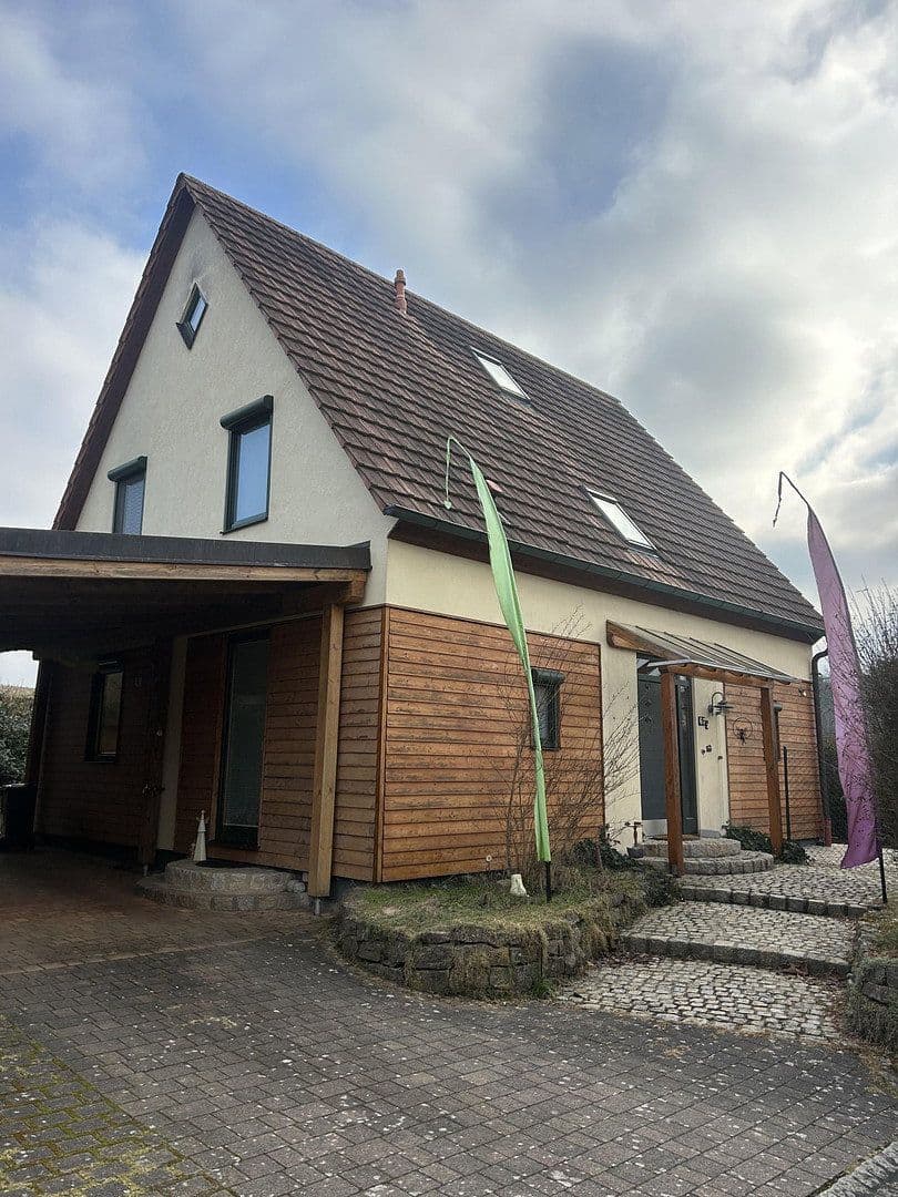 Prodej domu 128 m², pozemek 576 m², Frensdorf, Bavorsko Prodej domu 128 m², pozemek 576 m², Frensdorf, Bavorsko