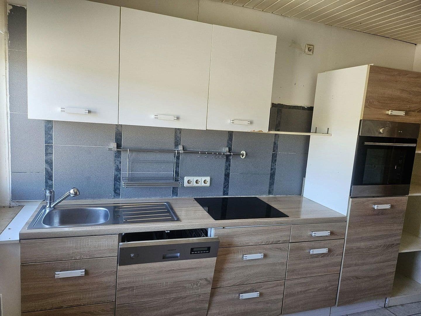 Prodej domu 252 m², pozemek 770 m², Heilbronner Str. 9/1, Eberstadt, Bádensko-Württembersko Prodej domu 252 m², pozemek 770 m², Heilbronner Str. 9/1, Eberstadt, Bádensko-Württembersko