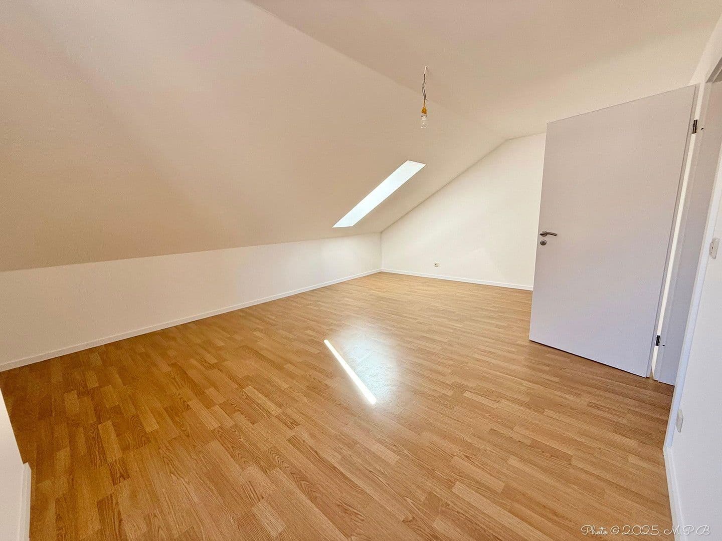 Prodej domu 213 m², pozemek 271 m², Rheinbrohler Weg 39, Düsseldorf, Severní Porýní-Vestfálsko Prodej domu 213 m², pozemek 271 m², Rheinbrohler Weg 39, Düsseldorf, Severní Porýní-Vestfálsko