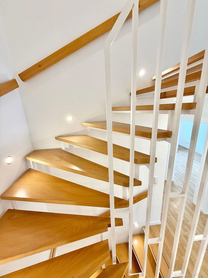 Prodej domu 213 m², pozemek 271 m², Rheinbrohler Weg 39, Düsseldorf, Severní Porýní-Vestfálsko Prodej domu 213 m², pozemek 271 m², Rheinbrohler Weg 39, Düsseldorf, Severní Porýní-Vestfálsko