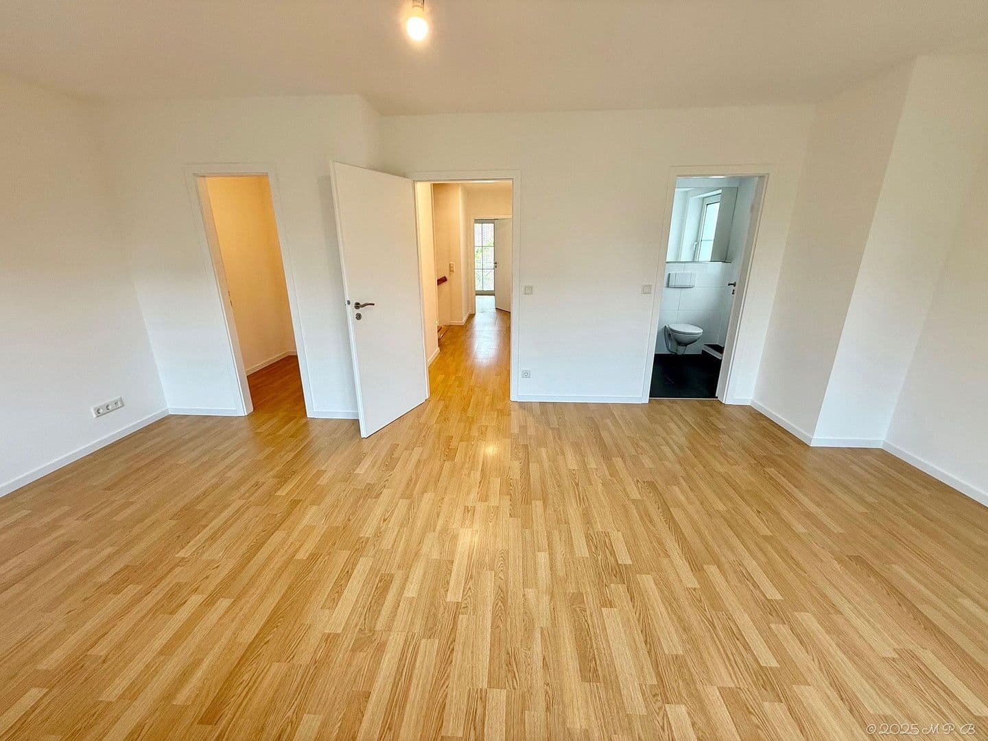 Prodej domu 213 m², pozemek 271 m², Rheinbrohler Weg 39, Düsseldorf, Severní Porýní-Vestfálsko Prodej domu 213 m², pozemek 271 m², Rheinbrohler Weg 39, Düsseldorf, Severní Porýní-Vestfálsko
