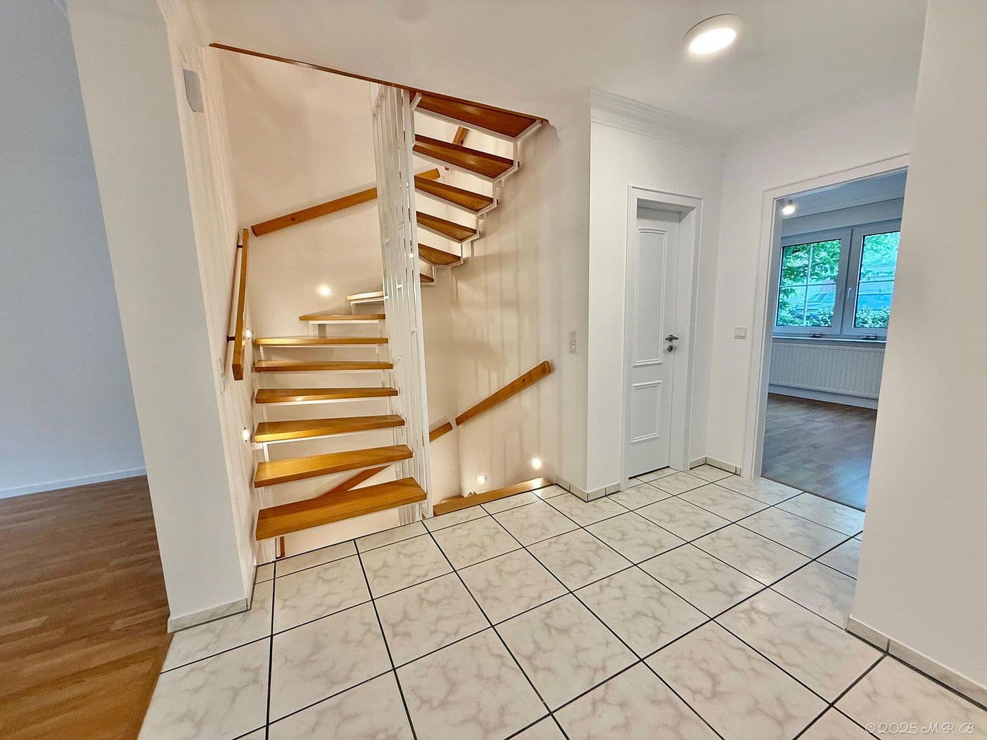 Prodej domu 213 m², pozemek 271 m², Rheinbrohler Weg 39, Düsseldorf, Severní Porýní-Vestfálsko Prodej domu 213 m², pozemek 271 m², Rheinbrohler Weg 39, Düsseldorf, Severní Porýní-Vestfálsko