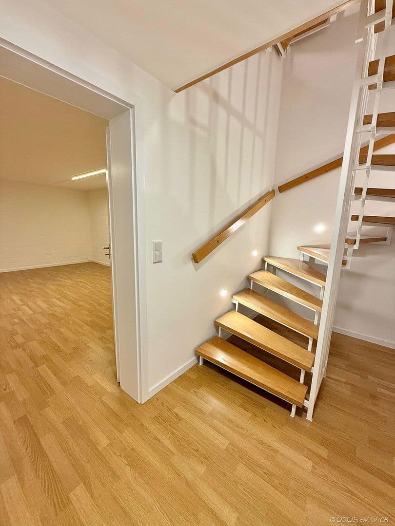 Prodej domu 213 m², pozemek 271 m², Rheinbrohler Weg 39, Düsseldorf, Severní Porýní-Vestfálsko Prodej domu 213 m², pozemek 271 m², Rheinbrohler Weg 39, Düsseldorf, Severní Porýní-Vestfálsko