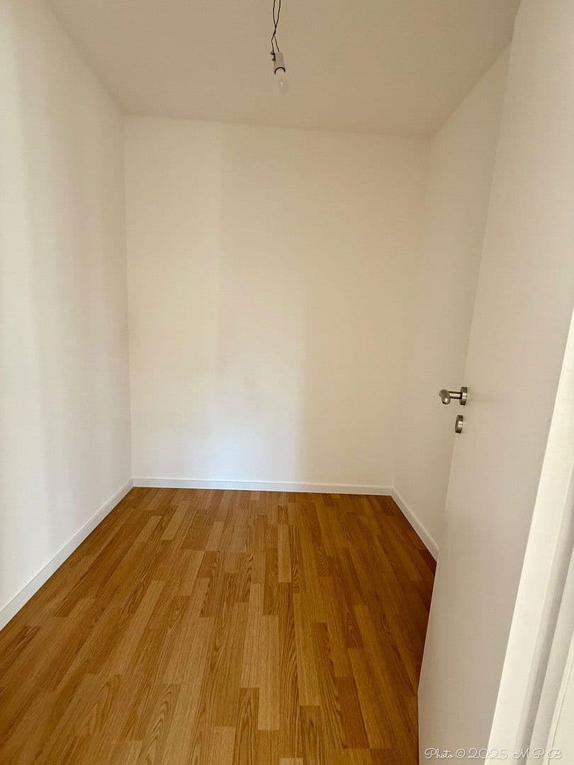 Prodej domu 213 m², pozemek 271 m², Rheinbrohler Weg 39, Düsseldorf, Severní Porýní-Vestfálsko Prodej domu 213 m², pozemek 271 m², Rheinbrohler Weg 39, Düsseldorf, Severní Porýní-Vestfálsko