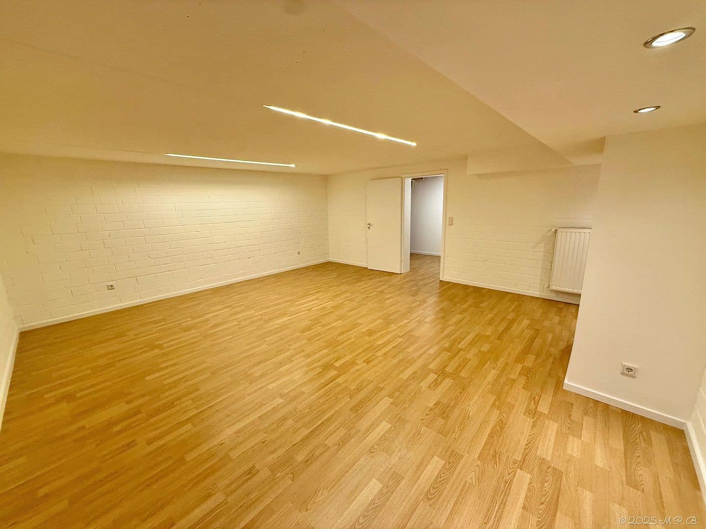 Prodej domu 213 m², pozemek 271 m², Rheinbrohler Weg 39, Düsseldorf, Severní Porýní-Vestfálsko Prodej domu 213 m², pozemek 271 m², Rheinbrohler Weg 39, Düsseldorf, Severní Porýní-Vestfálsko