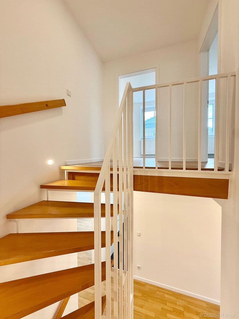 Prodej domu 213 m², pozemek 271 m², Rheinbrohler Weg 39, Düsseldorf, Severní Porýní-Vestfálsko Prodej domu 213 m², pozemek 271 m², Rheinbrohler Weg 39, Düsseldorf, Severní Porýní-Vestfálsko