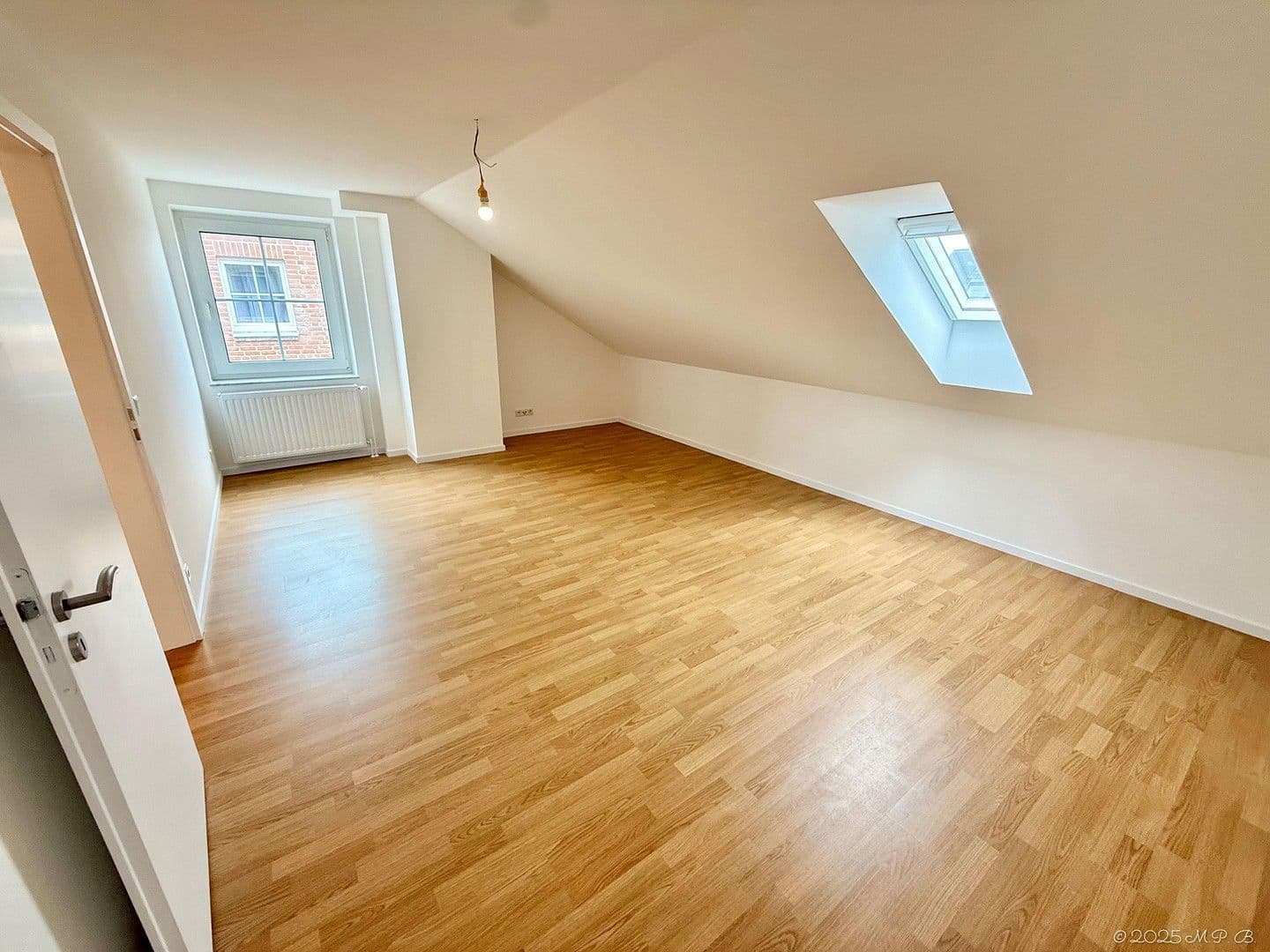 Prodej domu 213 m², pozemek 271 m², Rheinbrohler Weg 39, Düsseldorf, Severní Porýní-Vestfálsko Prodej domu 213 m², pozemek 271 m², Rheinbrohler Weg 39, Düsseldorf, Severní Porýní-Vestfálsko