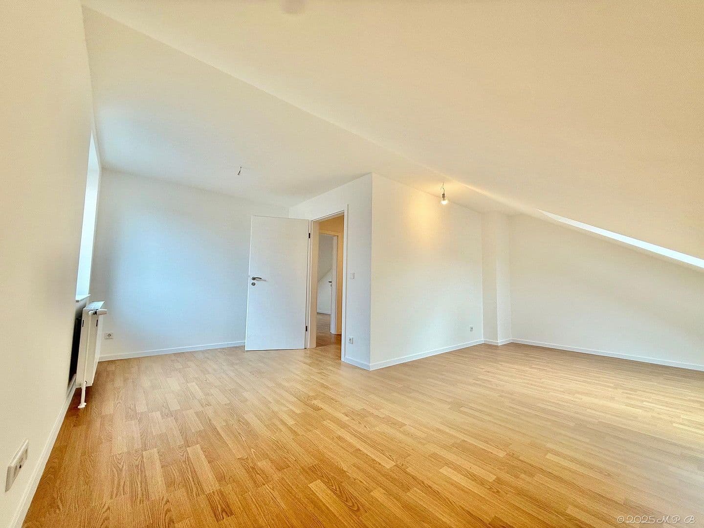 Prodej domu 213 m², pozemek 271 m², Rheinbrohler Weg 39, Düsseldorf, Severní Porýní-Vestfálsko Prodej domu 213 m², pozemek 271 m², Rheinbrohler Weg 39, Düsseldorf, Severní Porýní-Vestfálsko