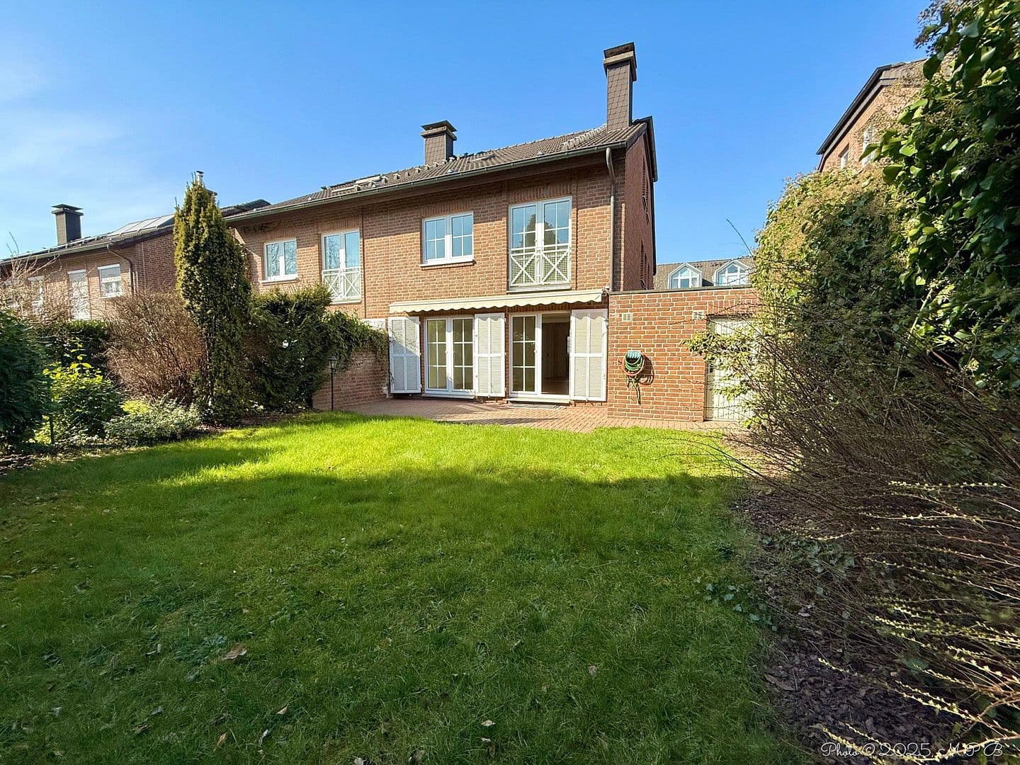 Prodej domu 213 m², pozemek 271 m², Rheinbrohler Weg 39, Düsseldorf, Severní Porýní-Vestfálsko Prodej domu 213 m², pozemek 271 m², Rheinbrohler Weg 39, Düsseldorf, Severní Porýní-Vestfálsko