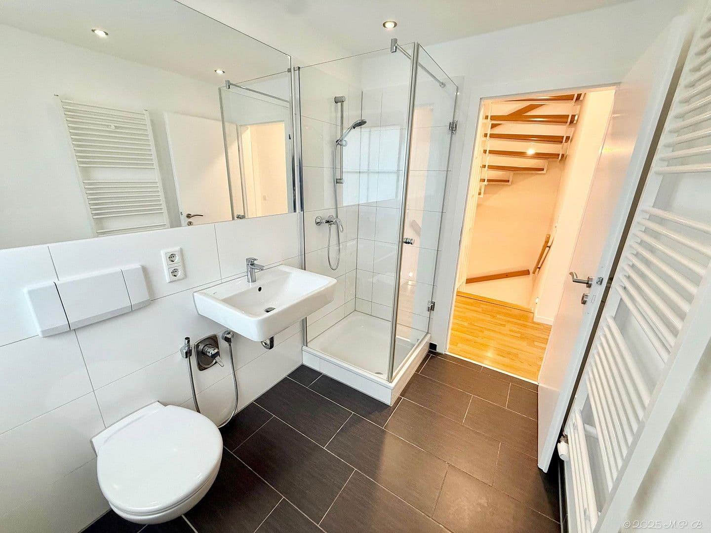 Prodej domu 213 m², pozemek 271 m², Rheinbrohler Weg 39, Düsseldorf, Severní Porýní-Vestfálsko Prodej domu 213 m², pozemek 271 m², Rheinbrohler Weg 39, Düsseldorf, Severní Porýní-Vestfálsko