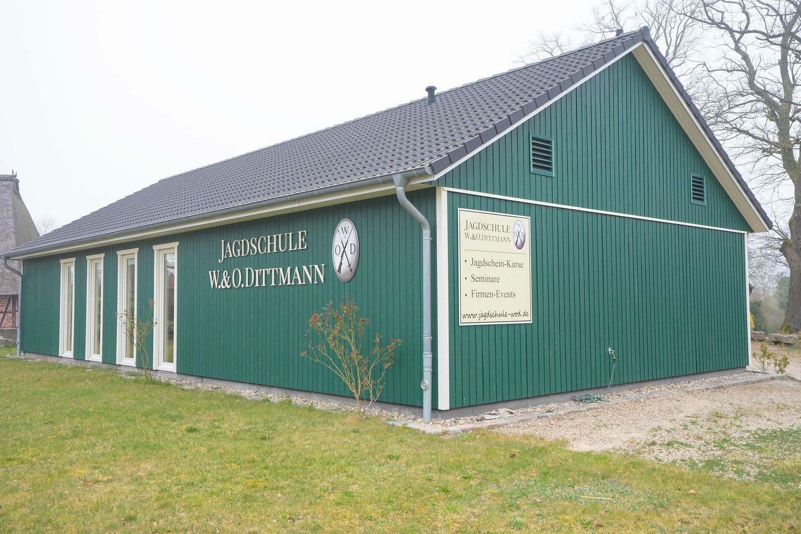 Prodej domu 165 m², pozemek 897 m², Lüneburger Landstraße 3, Garlstorf, Dolní Sasko Prodej domu 165 m², pozemek 897 m², Lüneburger Landstraße 3, Garlstorf, Dolní Sasko