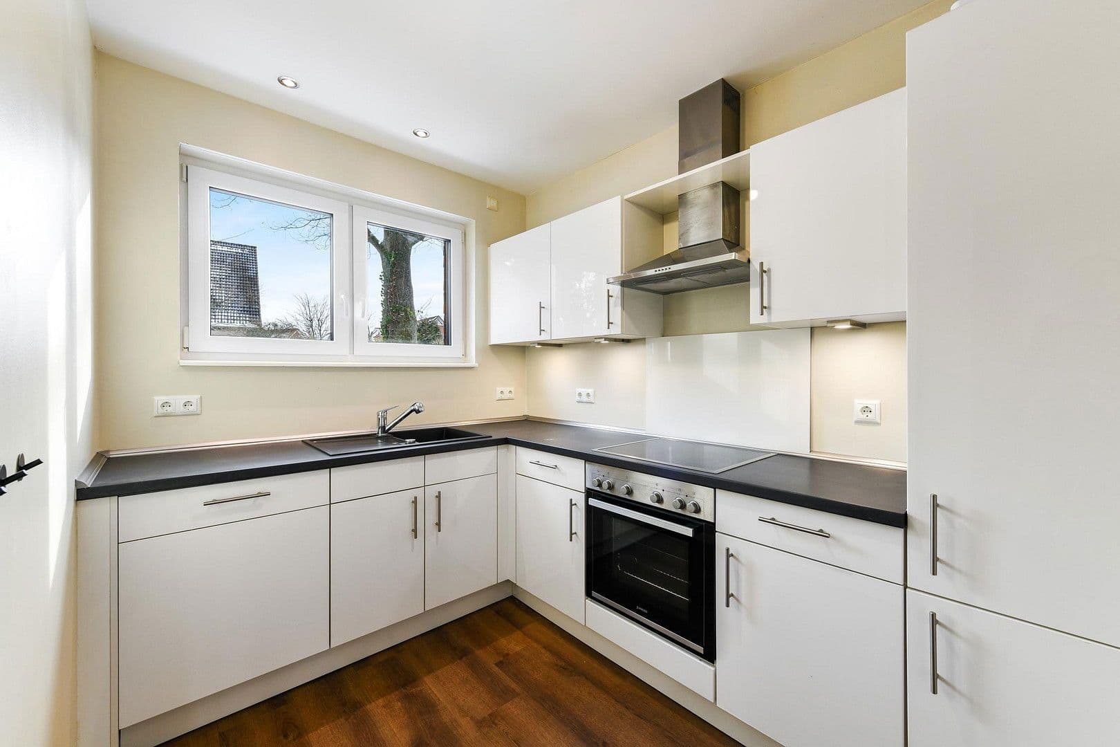 Prodej domu 120 m², pozemek 126 m², Quickborn, Šlesvicko-Holštýnsko Prodej domu 120 m², pozemek 126 m², Quickborn, Šlesvicko-Holštýnsko