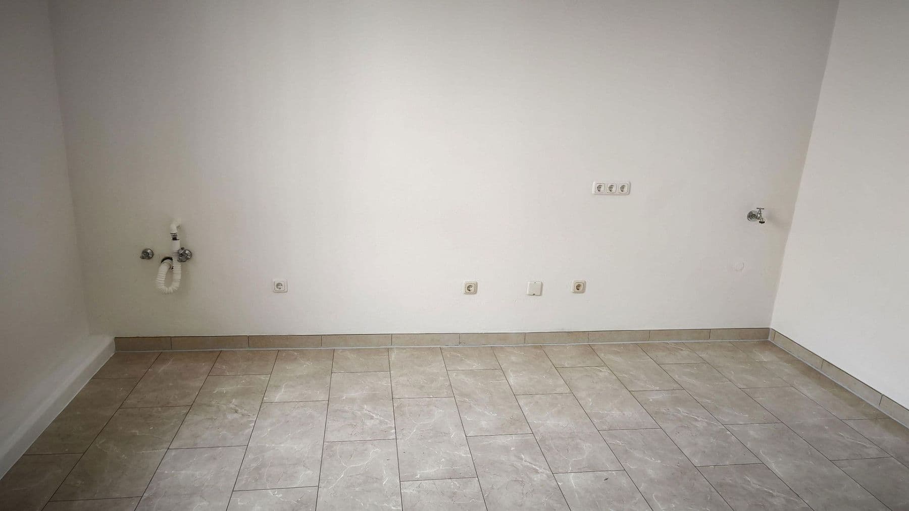 Pronájem bytu 4+1 115 m², Fürstenfeldbruck, Bavorsko Pronájem bytu 4+1 115 m², Fürstenfeldbruck, Bavorsko