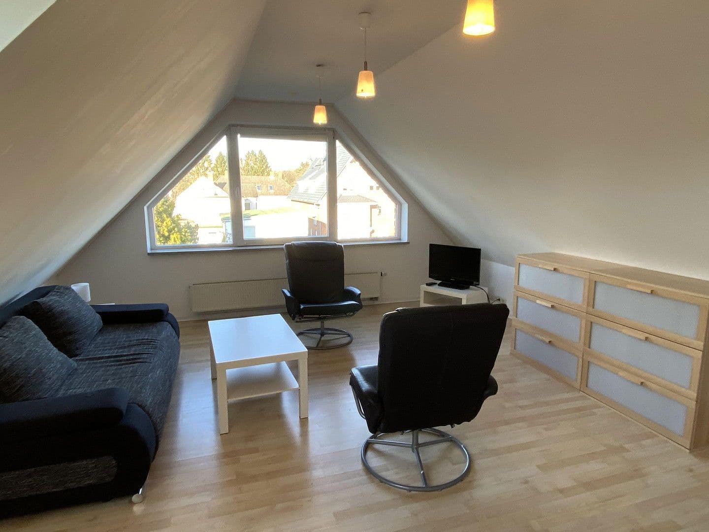 Pronájem bytu 3+1 85 m², Elbgaustr 79A, Hamburg, Hamburg Pronájem bytu 3+1 85 m², Elbgaustr 79A, Hamburg, Hamburg