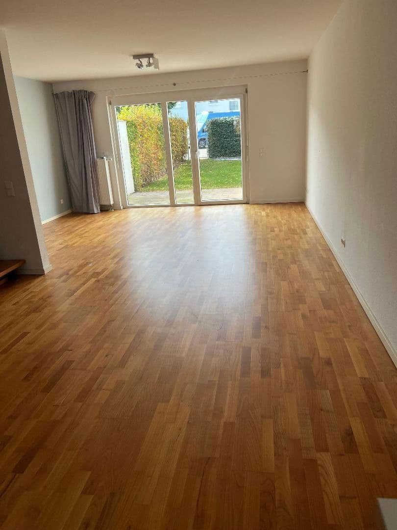 Prodej domu 140 m², pozemek 165 m², Shenzhen Str., Nürnberg, Bavorsko Prodej domu 140 m², pozemek 165 m², Shenzhen Str., Nürnberg, Bavorsko