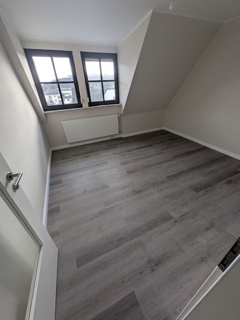 Pronájem bytu 3+1 50 m², Schmidtstraße 8, Rüdesheim am Rhein, Hessen Pronájem bytu 3+1 50 m², Schmidtstraße 8, Rüdesheim am Rhein, Hessen