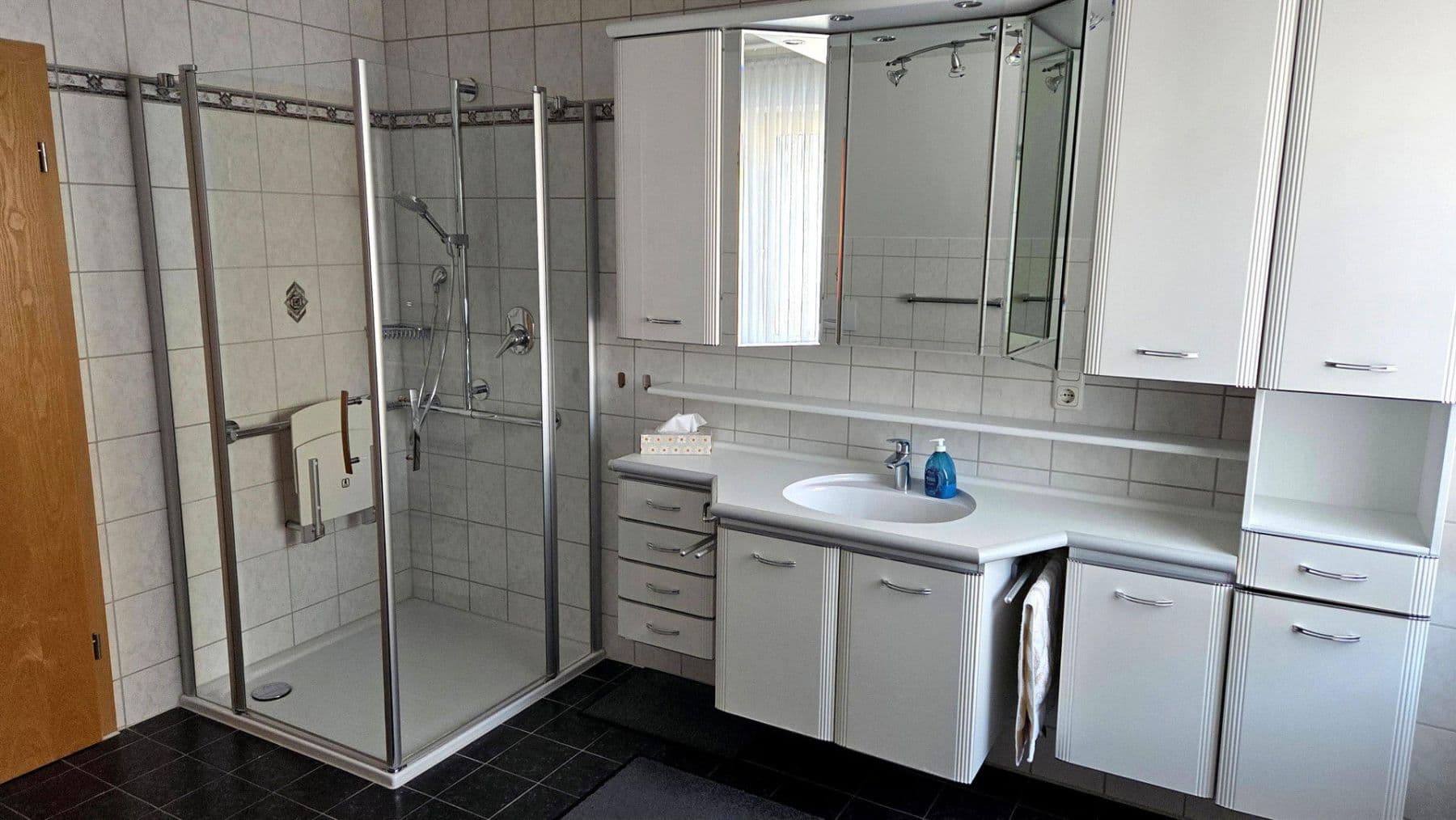 Prodej domu 162 m², pozemek 659 m², Roßtal, Bavorsko Prodej domu 162 m², pozemek 659 m², Roßtal, Bavorsko