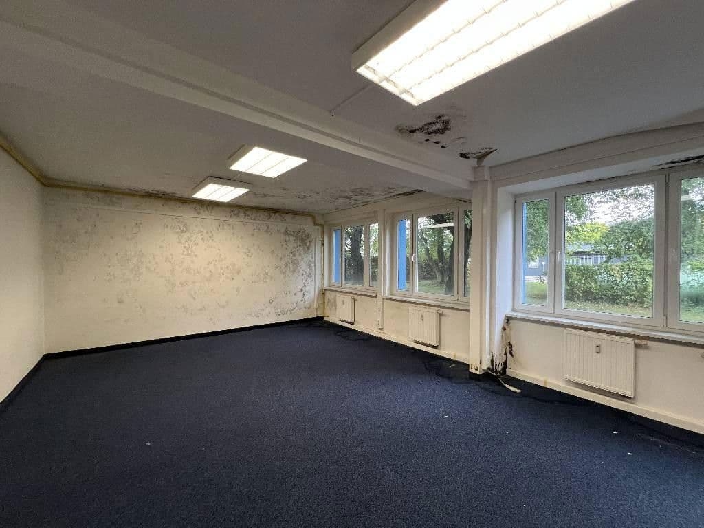 Pronájem kanceláře 2.000 m², Grenzstraße 28, Halle, Sasko-Anhaltsko Pronájem kanceláře 2.000 m², Grenzstraße 28, Halle, Sasko-Anhaltsko