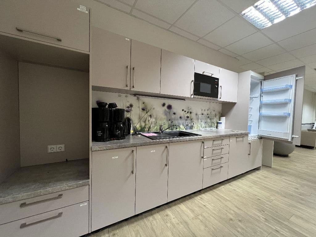 Pronájem kanceláře 2.000 m², Grenzstraße 28, Halle, Sasko-Anhaltsko Pronájem kanceláře 2.000 m², Grenzstraße 28, Halle, Sasko-Anhaltsko