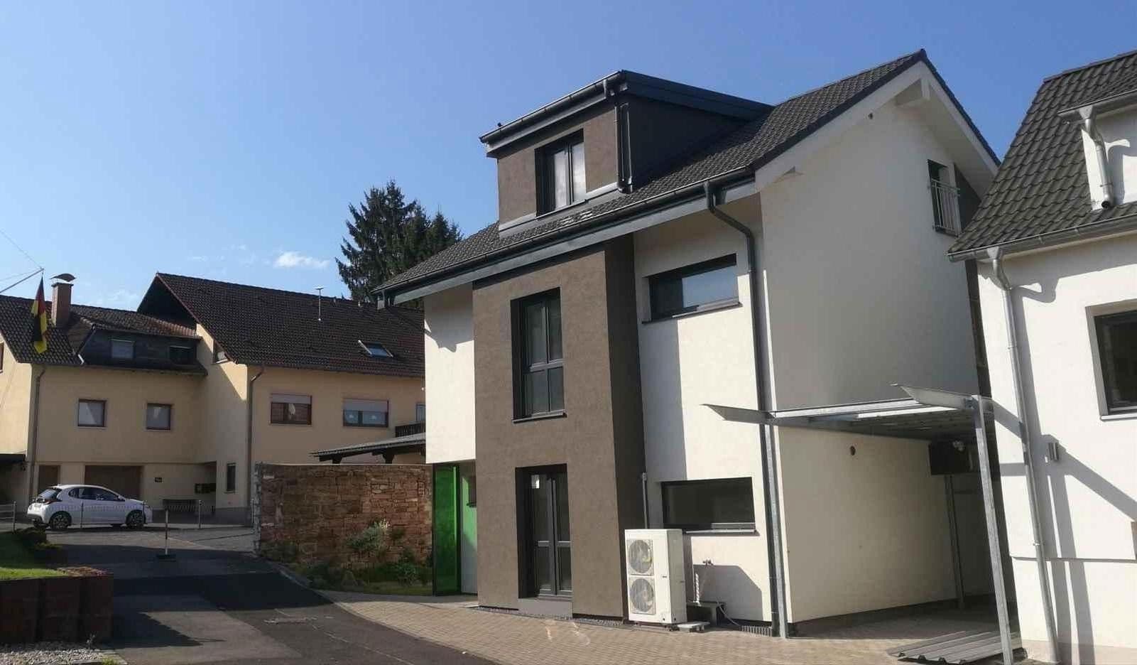 Pronájem domu 160 m², pozemek 385 m², Wächtersbach, Hessen Pronájem domu 160 m², pozemek 385 m², Wächtersbach, Hessen