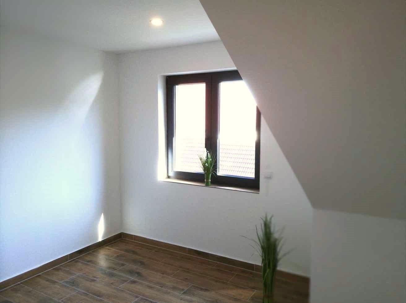 Pronájem domu 160 m², pozemek 385 m², Wächtersbach, Hessen Pronájem domu 160 m², pozemek 385 m², Wächtersbach, Hessen