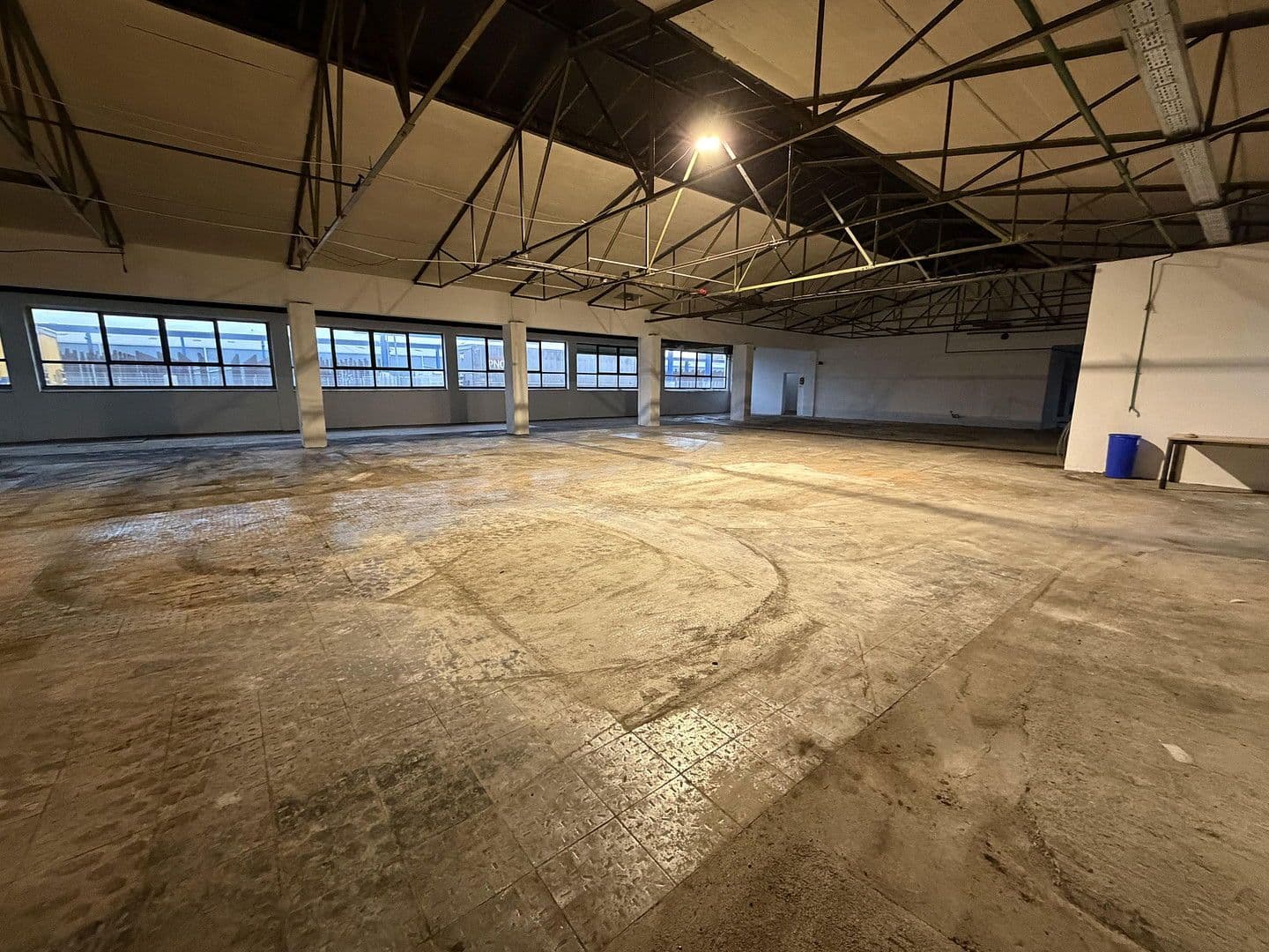 Pronájem nebytového prostoru 13.000 m², Posener Straße 35A, Lübeck, Šlesvicko-Holštýnsko Pronájem nebytového prostoru 13.000 m², Posener Straße 35A, Lübeck, Šlesvicko-Holštýnsko