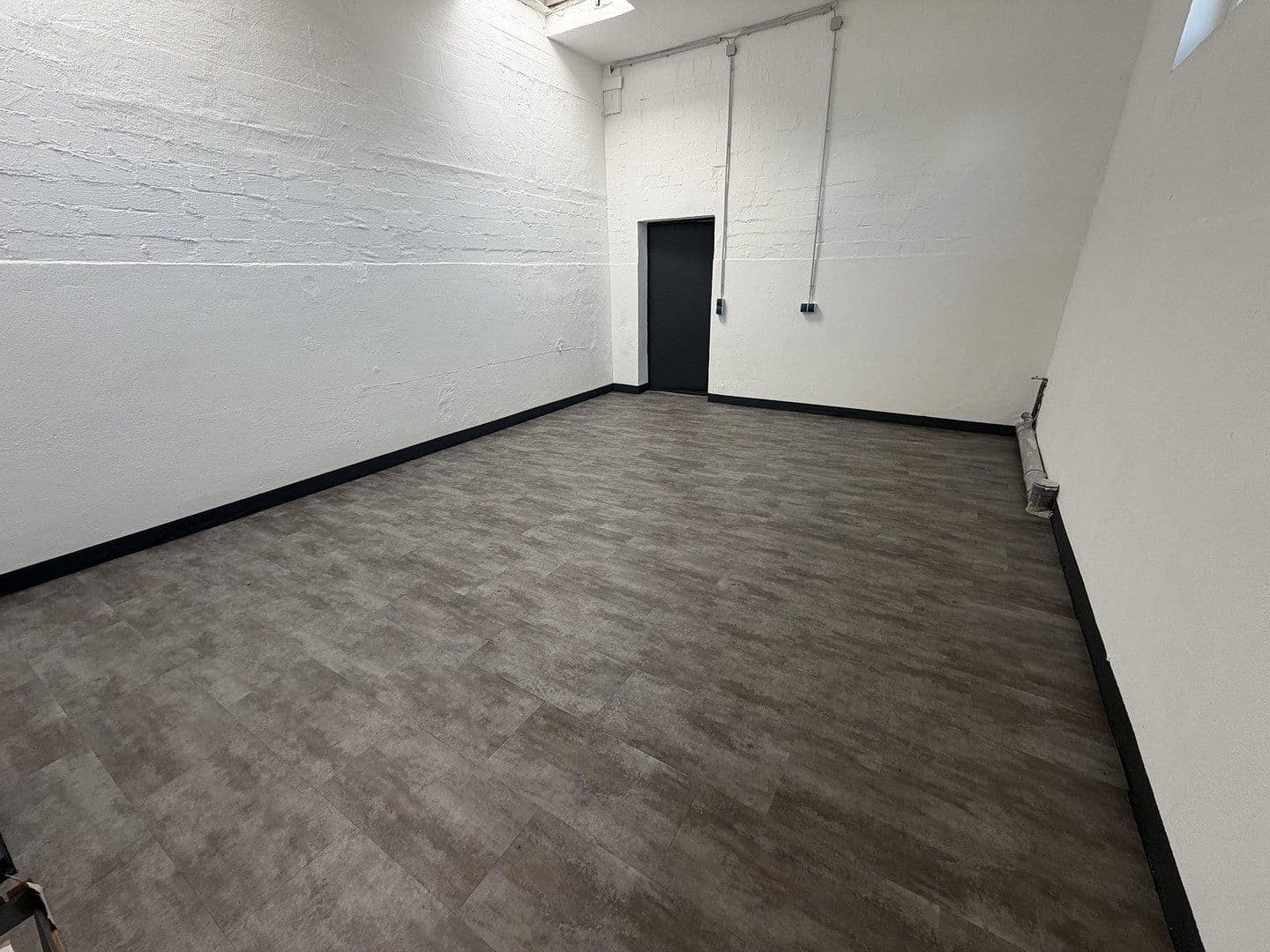 Pronájem nebytového prostoru 460 m², Posener Straße 35A, Lübeck, Šlesvicko-Holštýnsko Pronájem nebytového prostoru 460 m², Posener Straße 35A, Lübeck, Šlesvicko-Holštýnsko
