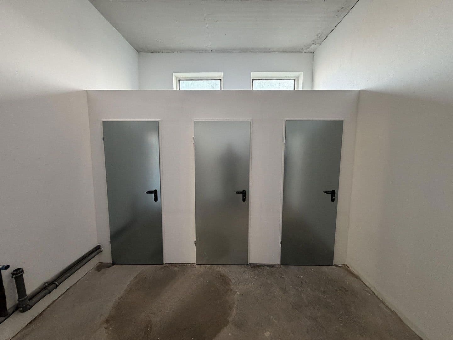 Pronájem nebytového prostoru 13.000 m², Posener Straße 35A, Lübeck, Šlesvicko-Holštýnsko Pronájem nebytového prostoru 13.000 m², Posener Straße 35A, Lübeck, Šlesvicko-Holštýnsko