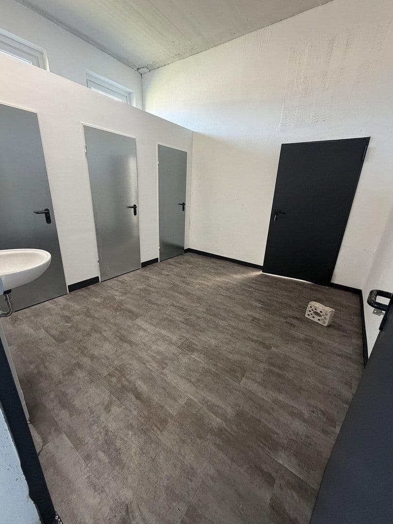 Pronájem nebytového prostoru 460 m², Posener Straße 35A, Lübeck, Šlesvicko-Holštýnsko Pronájem nebytového prostoru 460 m², Posener Straße 35A, Lübeck, Šlesvicko-Holštýnsko