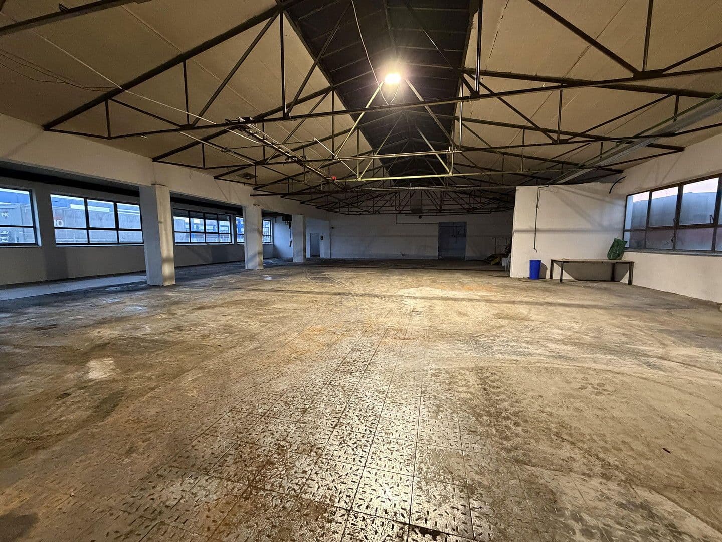 Pronájem nebytového prostoru 13.000 m², Posener Straße 35A, Lübeck, Šlesvicko-Holštýnsko Pronájem nebytového prostoru 13.000 m², Posener Straße 35A, Lübeck, Šlesvicko-Holštýnsko