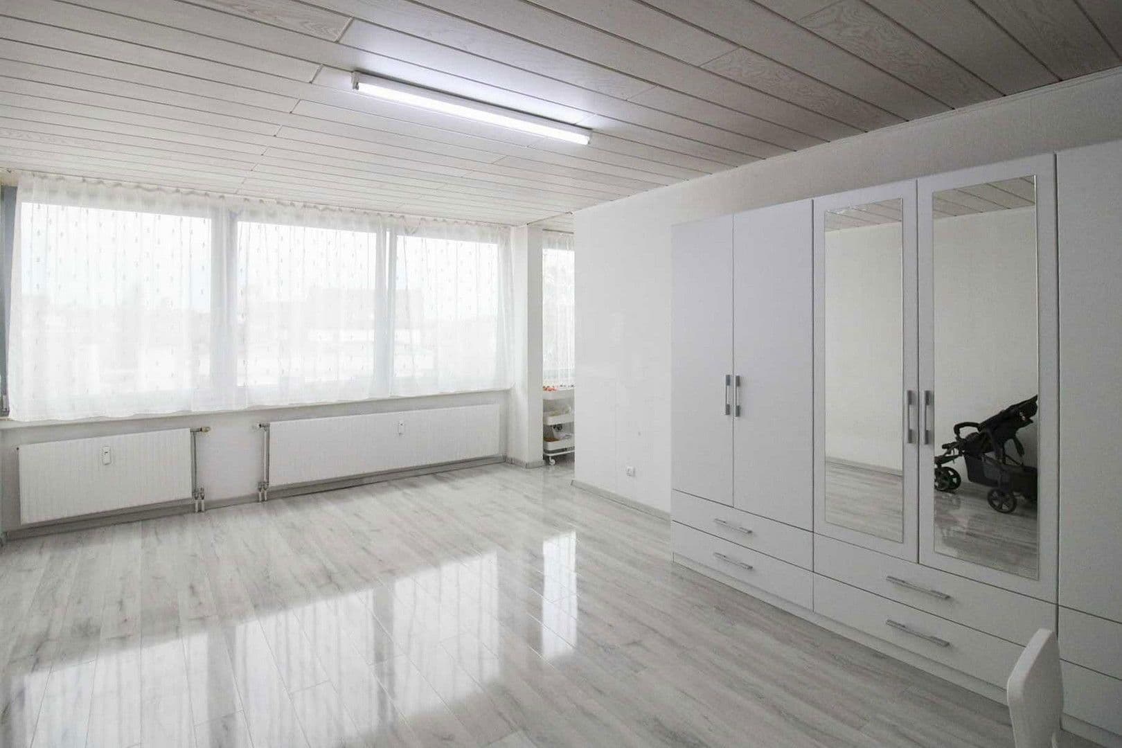 Pronájem bytu 3+1 96 m², Schwertstraße 65, Krefeld, Severní Porýní-Vestfálsko Pronájem bytu 3+1 96 m², Schwertstraße 65, Krefeld, Severní Porýní-Vestfálsko