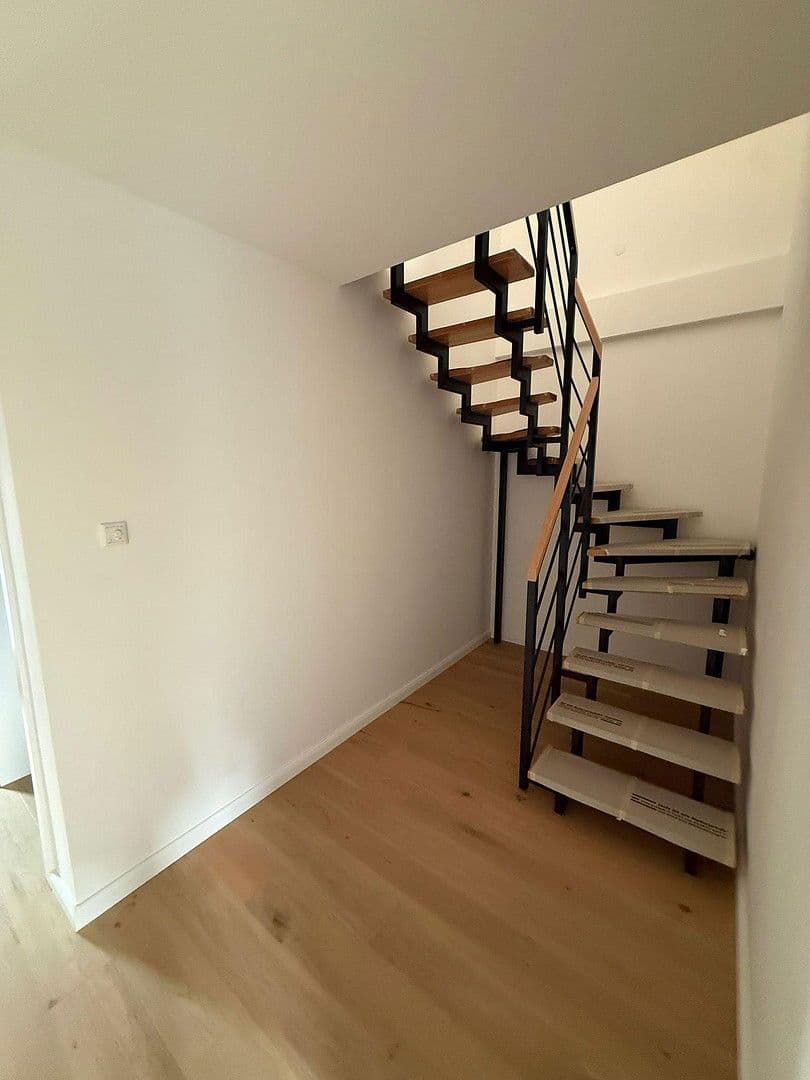 Prodej domu 127 m², pozemek 321 m², Kattenturmer Heerstraße 138c, Bremen, Bremen Prodej domu 127 m², pozemek 321 m², Kattenturmer Heerstraße 138c, Bremen, Bremen
