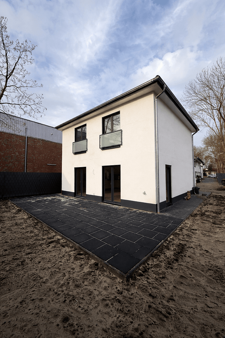 Prodej domu 127 m², pozemek 321 m², Kattenturmer Heerstraße 138c, Bremen, Bremen Prodej domu 127 m², pozemek 321 m², Kattenturmer Heerstraße 138c, Bremen, Bremen