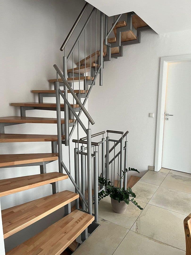 Pronájem domu 145 m², pozemek 150 m², Aying, Bavorsko Pronájem domu 145 m², pozemek 150 m², Aying, Bavorsko