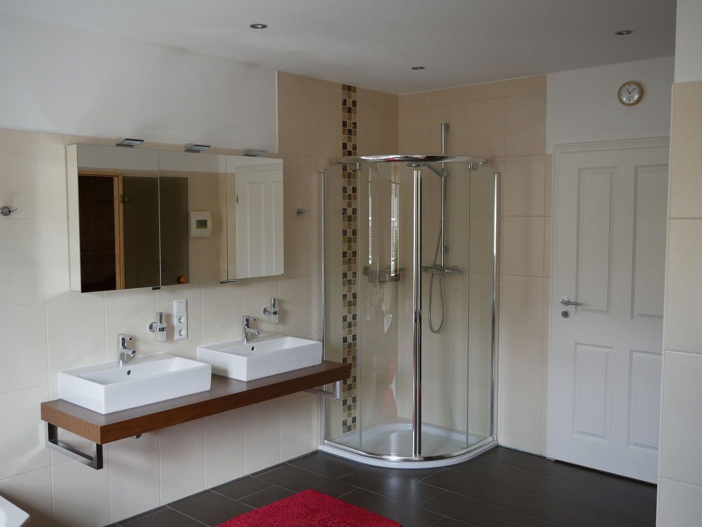 Prodej domu 200 m², pozemek 855 m², Leer (Ostfriesland), Dolní Sasko Prodej domu 200 m², pozemek 855 m², Leer (Ostfriesland), Dolní Sasko