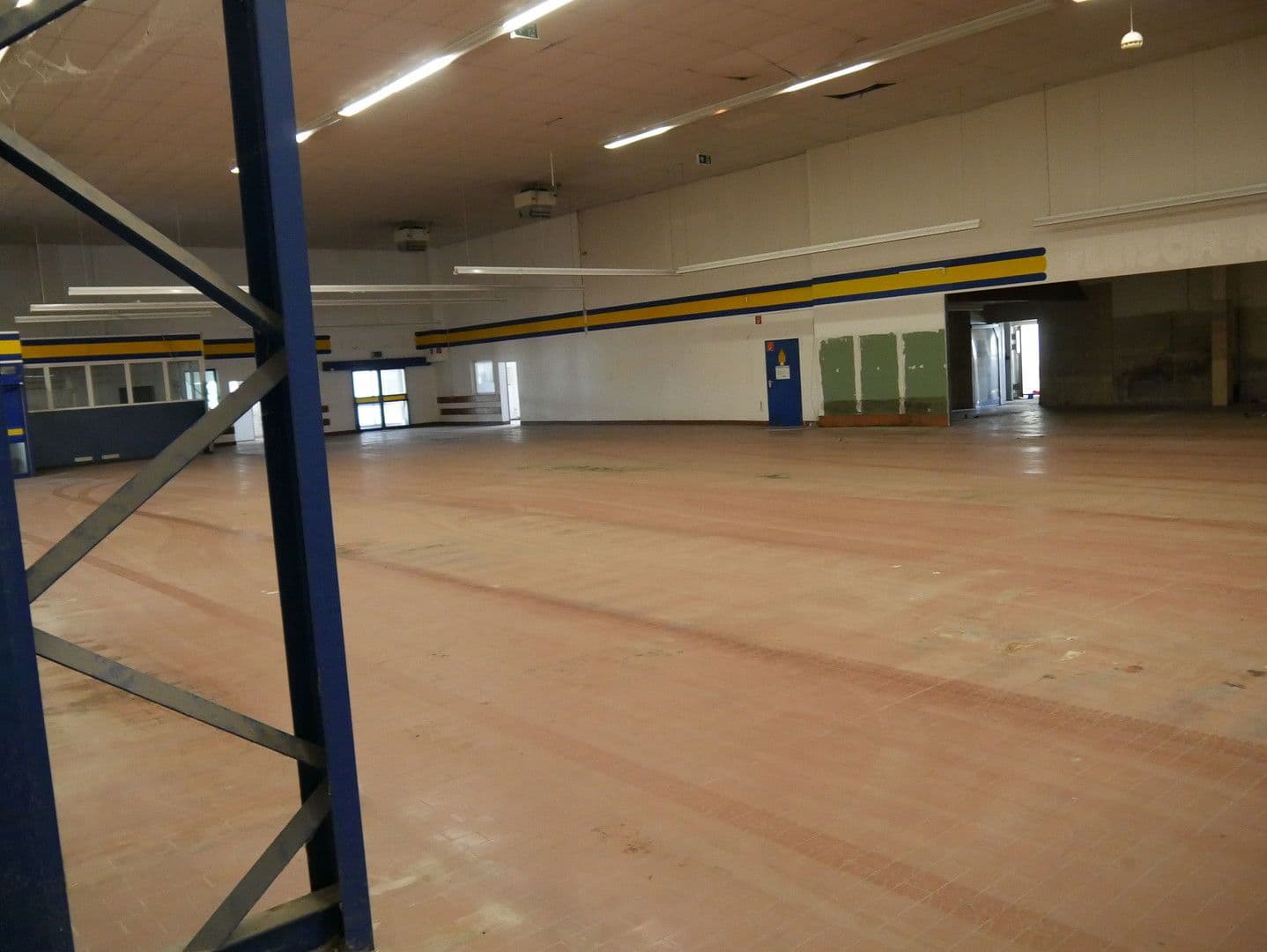 Pronájem nebytového prostoru 10.000 m², Salzunger Straße 115b, Leimbach, Durynsko Pronájem nebytového prostoru 10.000 m², Salzunger Straße 115b, Leimbach, Durynsko