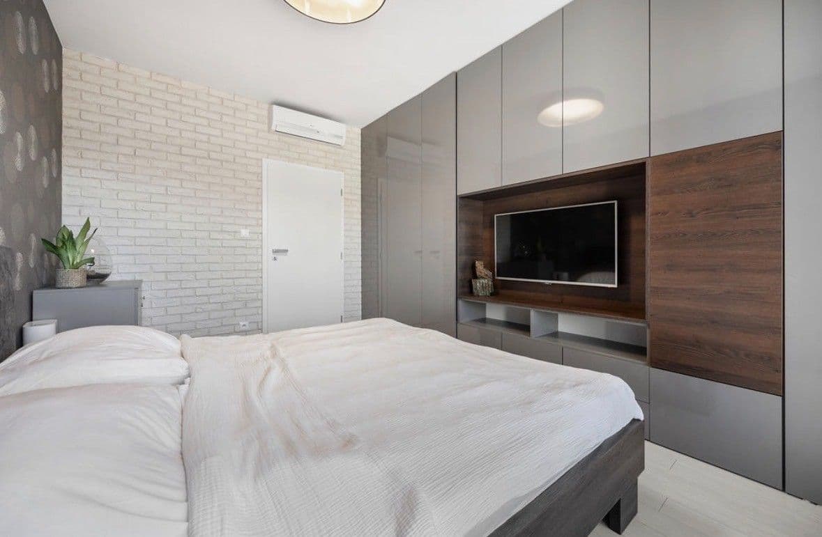 Pronájem bytu 2+1 62 m², Drotárska cesta, Bratislava - mestská časť Staré Mesto, Bratislavský kraj Pronájem bytu 2+1 62 m², Drotárska cesta, Bratislava - mestská časť Staré Mesto, Bratislavský kraj